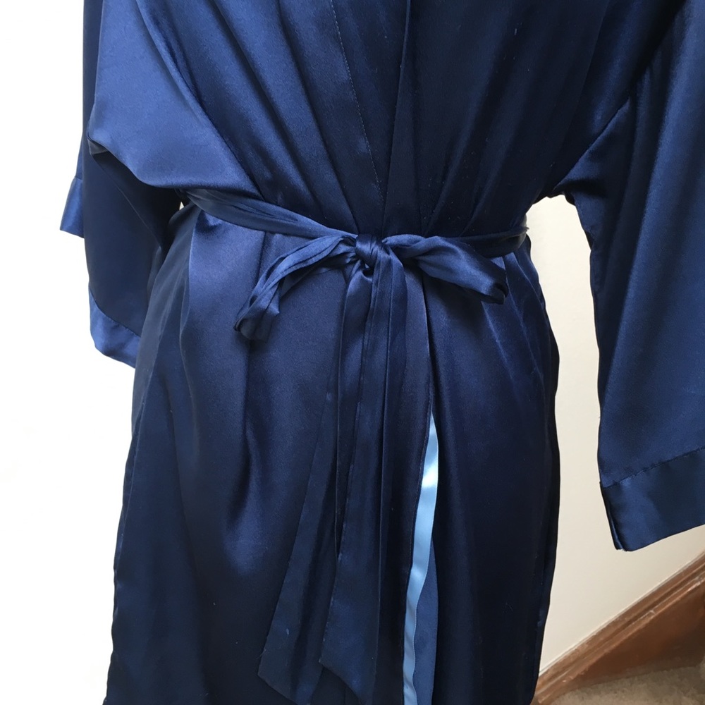 Victoria’s Secret Navy Blue Satin Robe W/ Pockets - Picture 5 of 8